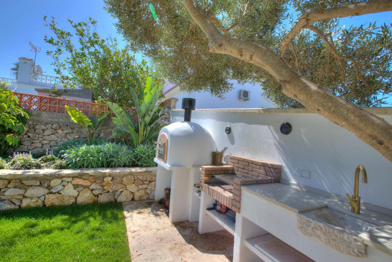 Villa Mas Tranquila - A Stylish Villa With Pool 150 M From The Beach コニル・デ・ラ・フロンテラ エクステリア 写真
