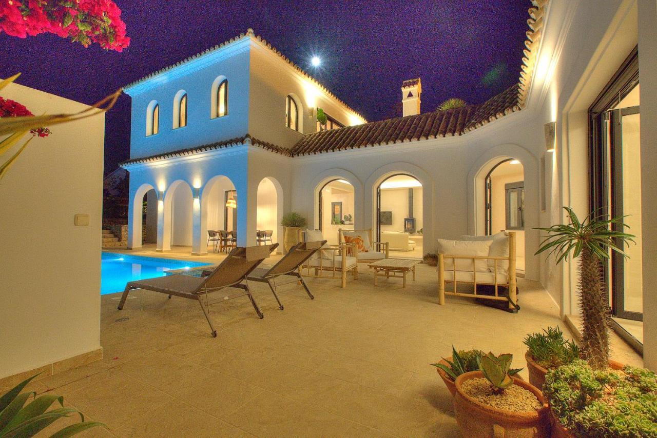 Villa Mas Tranquila - A Stylish Villa With Pool 150 M From The Beach コニル・デ・ラ・フロンテラ エクステリア 写真