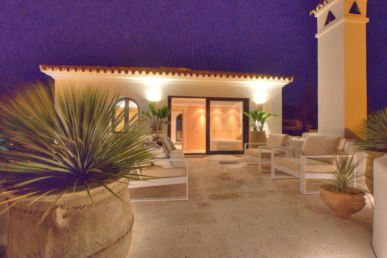 Villa Mas Tranquila - A Stylish Villa With Pool 150 M From The Beach コニル・デ・ラ・フロンテラ エクステリア 写真