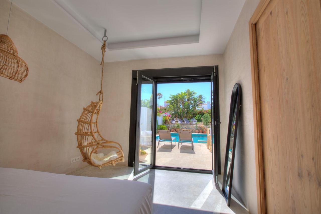 Villa Mas Tranquila - A Stylish Villa With Pool 150 M From The Beach コニル・デ・ラ・フロンテラ エクステリア 写真