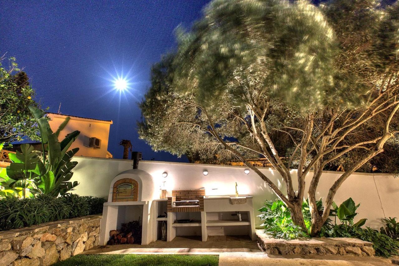 Villa Mas Tranquila - A Stylish Villa With Pool 150 M From The Beach コニル・デ・ラ・フロンテラ エクステリア 写真