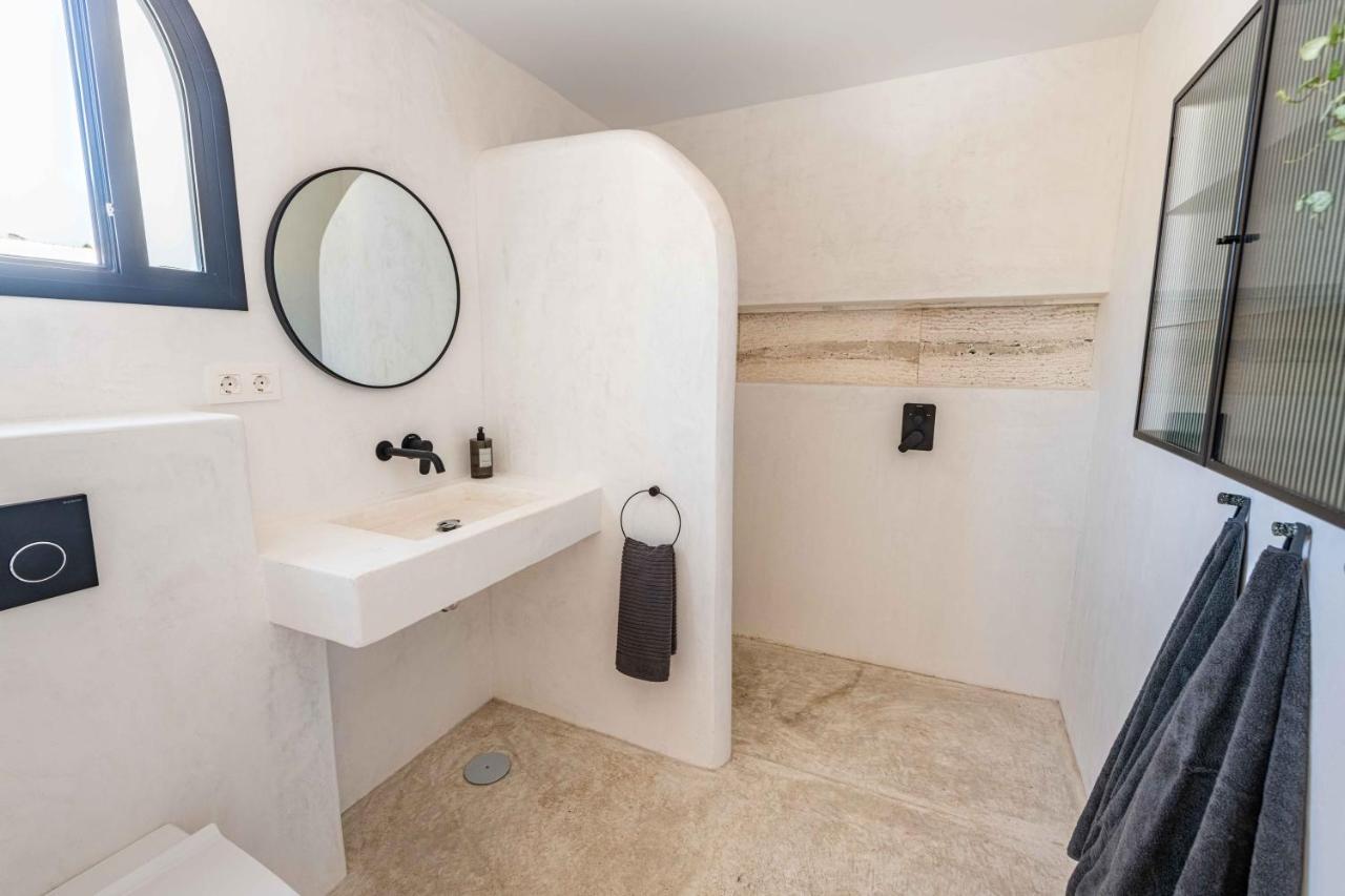 Villa Mas Tranquila - A Stylish Villa With Pool 150 M From The Beach コニル・デ・ラ・フロンテラ エクステリア 写真