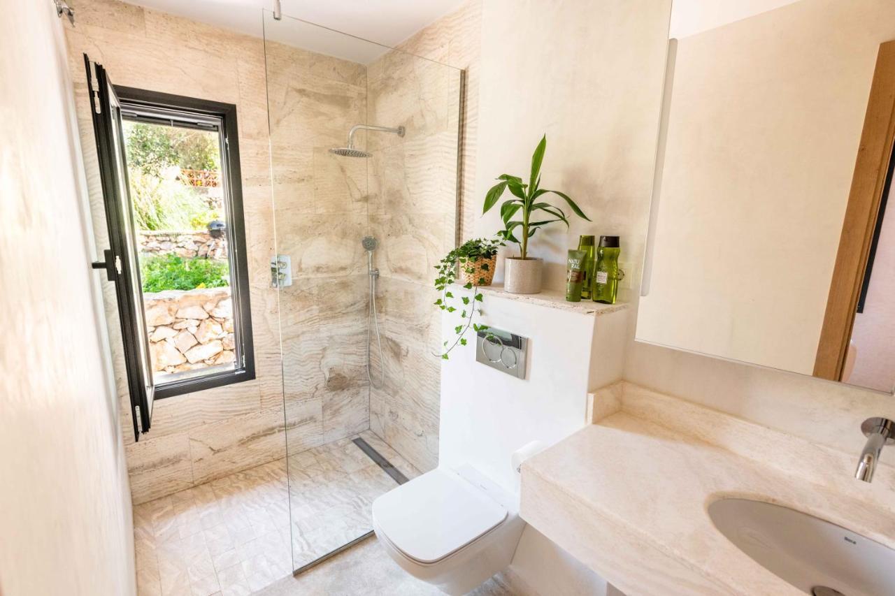 Villa Mas Tranquila - A Stylish Villa With Pool 150 M From The Beach コニル・デ・ラ・フロンテラ エクステリア 写真