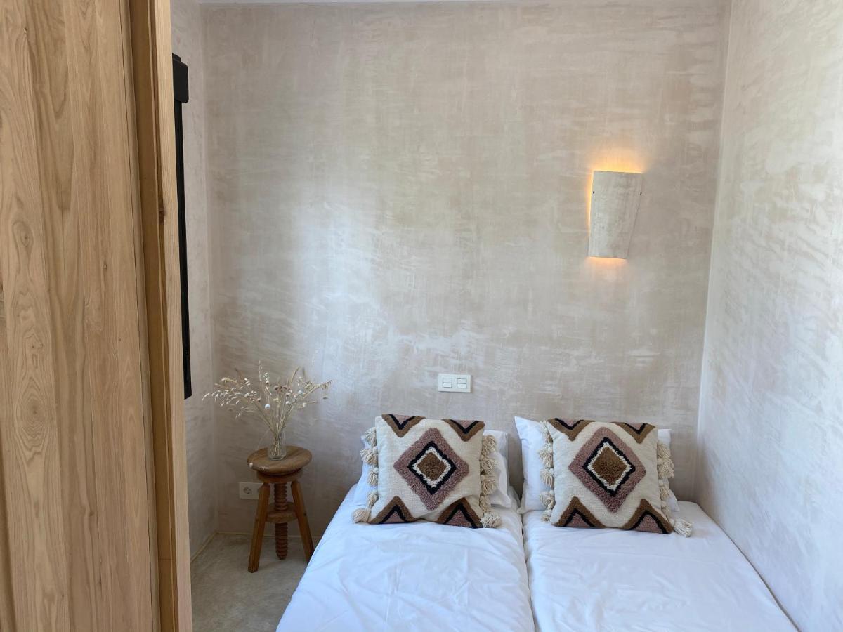 Villa Mas Tranquila - A Stylish Villa With Pool 150 M From The Beach コニル・デ・ラ・フロンテラ エクステリア 写真