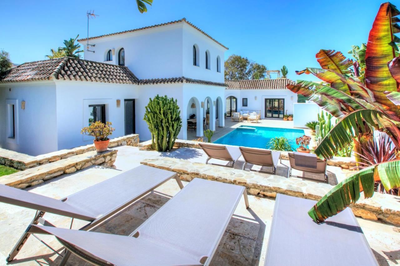 Villa Mas Tranquila - A Stylish Villa With Pool 150 M From The Beach コニル・デ・ラ・フロンテラ エクステリア 写真