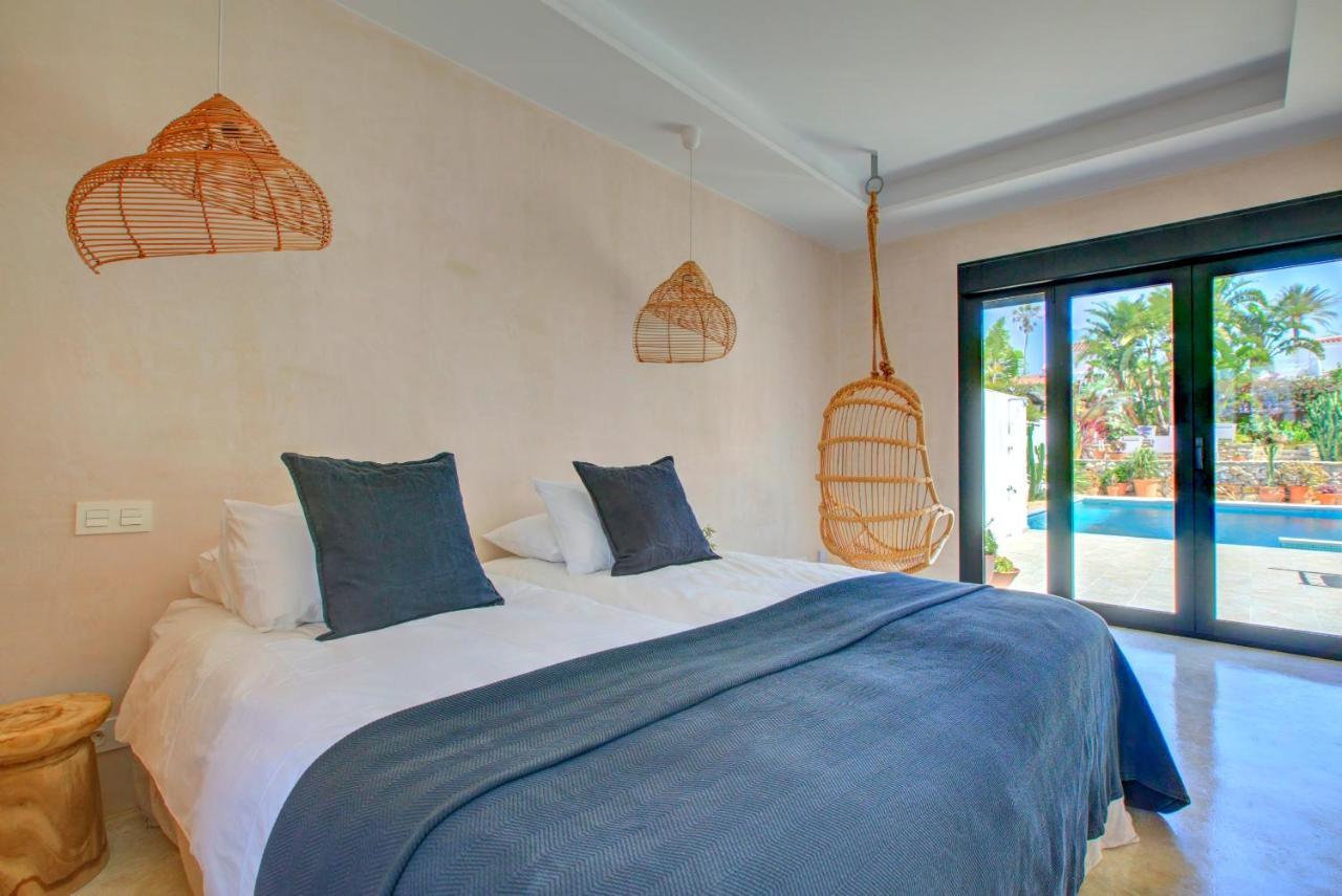 Villa Mas Tranquila - A Stylish Villa With Pool 150 M From The Beach コニル・デ・ラ・フロンテラ エクステリア 写真