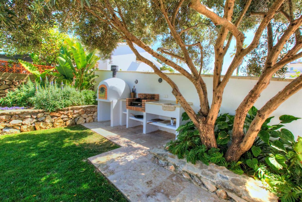 Villa Mas Tranquila - A Stylish Villa With Pool 150 M From The Beach コニル・デ・ラ・フロンテラ エクステリア 写真