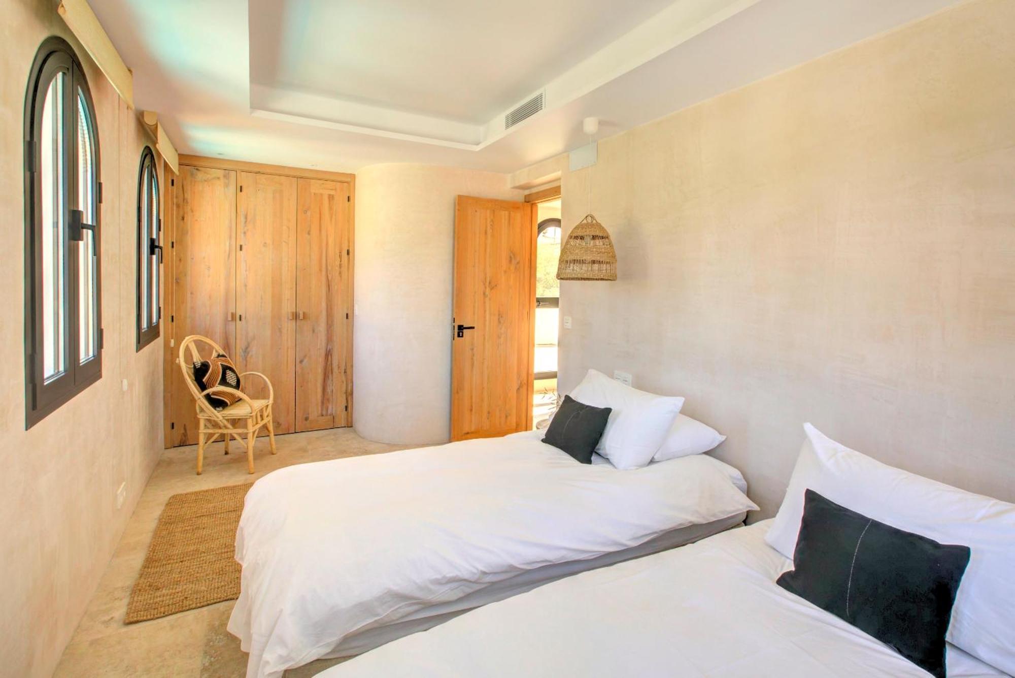 Villa Mas Tranquila - A Stylish Villa With Pool 150 M From The Beach コニル・デ・ラ・フロンテラ エクステリア 写真