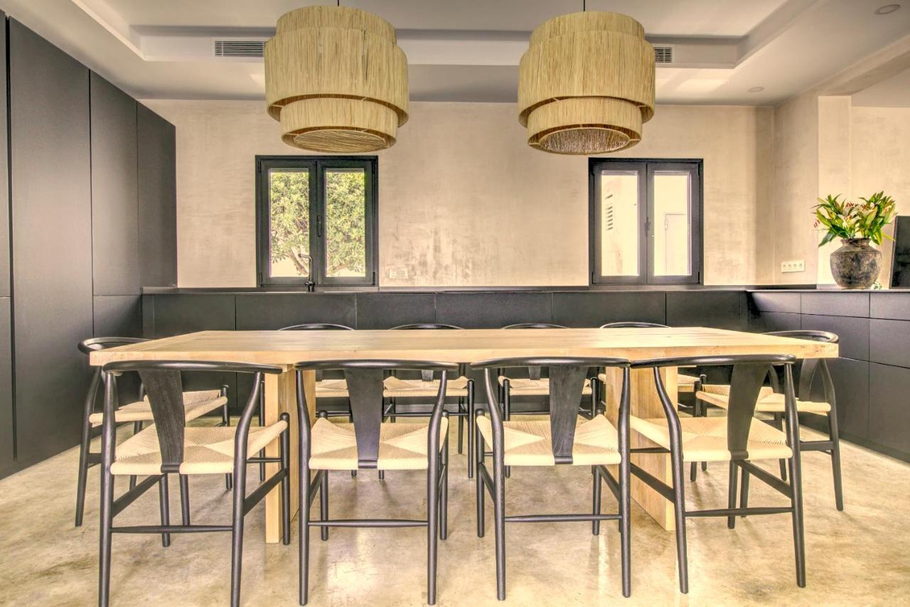 Villa Mas Tranquila - A Stylish Villa With Pool 150 M From The Beach コニル・デ・ラ・フロンテラ エクステリア 写真