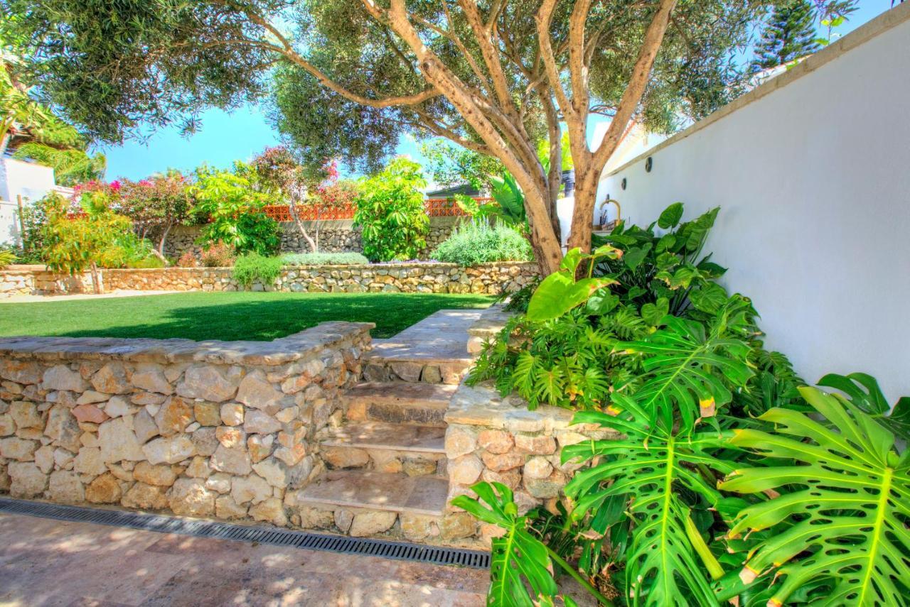 Villa Mas Tranquila - A Stylish Villa With Pool 150 M From The Beach コニル・デ・ラ・フロンテラ エクステリア 写真