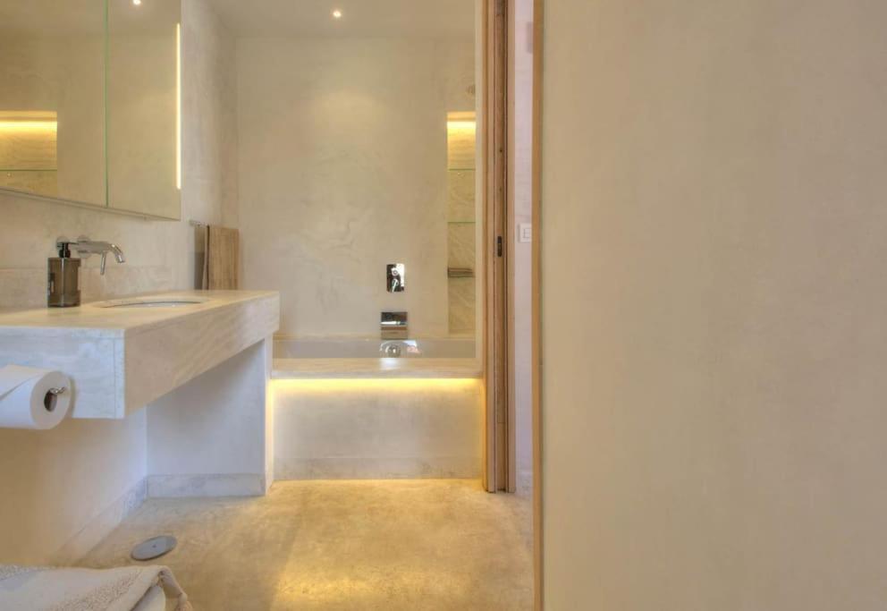 Villa Mas Tranquila - A Stylish Villa With Pool 150 M From The Beach コニル・デ・ラ・フロンテラ エクステリア 写真