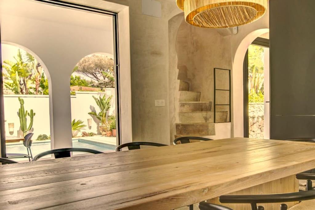 Villa Mas Tranquila - A Stylish Villa With Pool 150 M From The Beach コニル・デ・ラ・フロンテラ エクステリア 写真