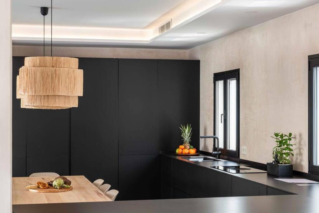 Villa Mas Tranquila - A Stylish Villa With Pool 150 M From The Beach コニル・デ・ラ・フロンテラ エクステリア 写真